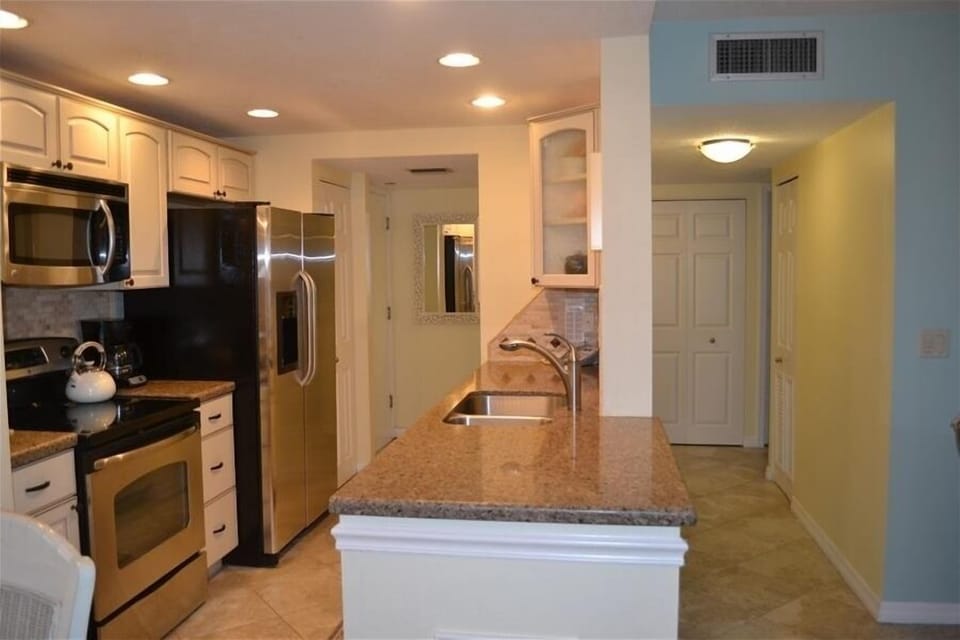 Kitchen - Hall