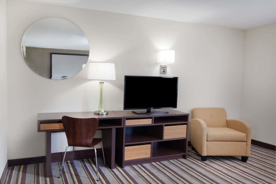 Desk, iron/ironing board, free WiFi, bed sheets
