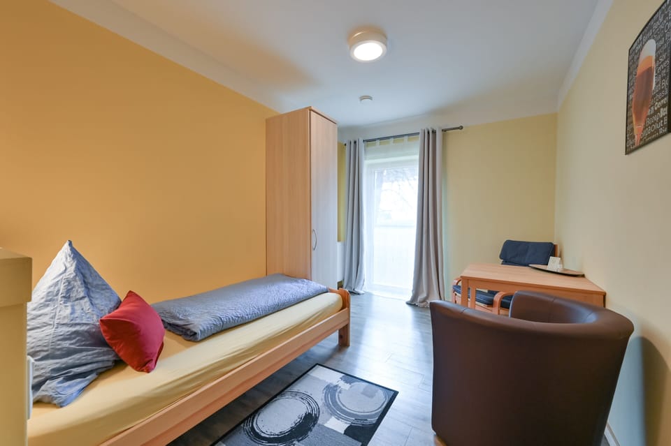 Family Room, Shared Bathroom | Desk, blackout drapes, soundproofing, cribs/infant beds