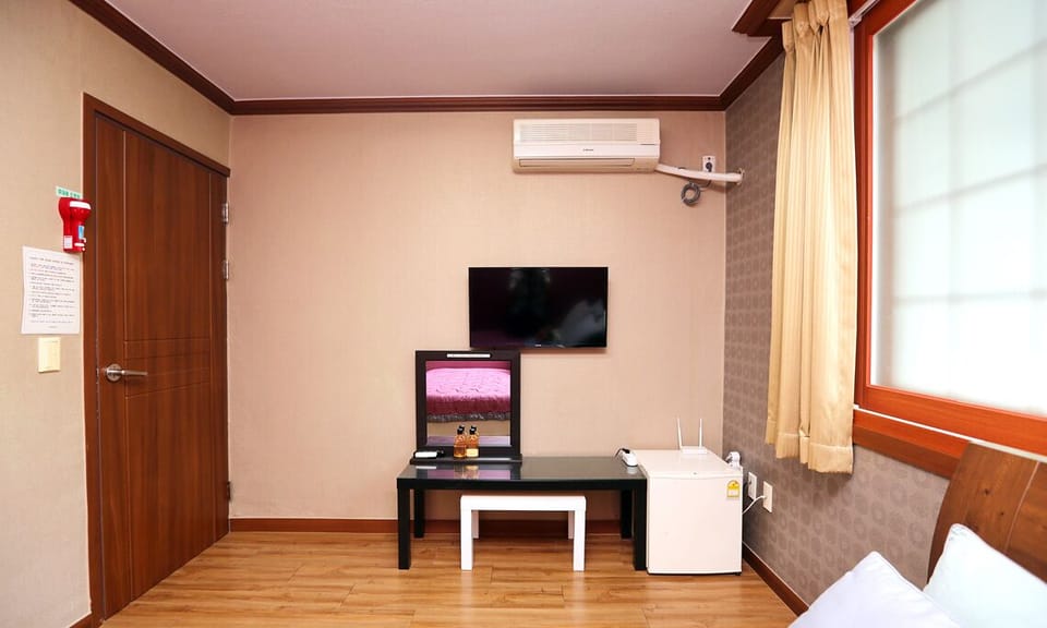 Standard Double Room, Non Smoking | Room amenity