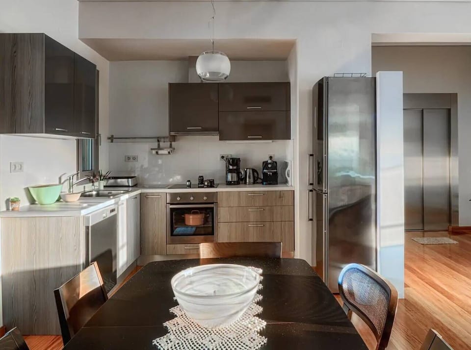 Luxury Apartment | Private kitchen | Full-size fridge, microwave, oven, stovetop