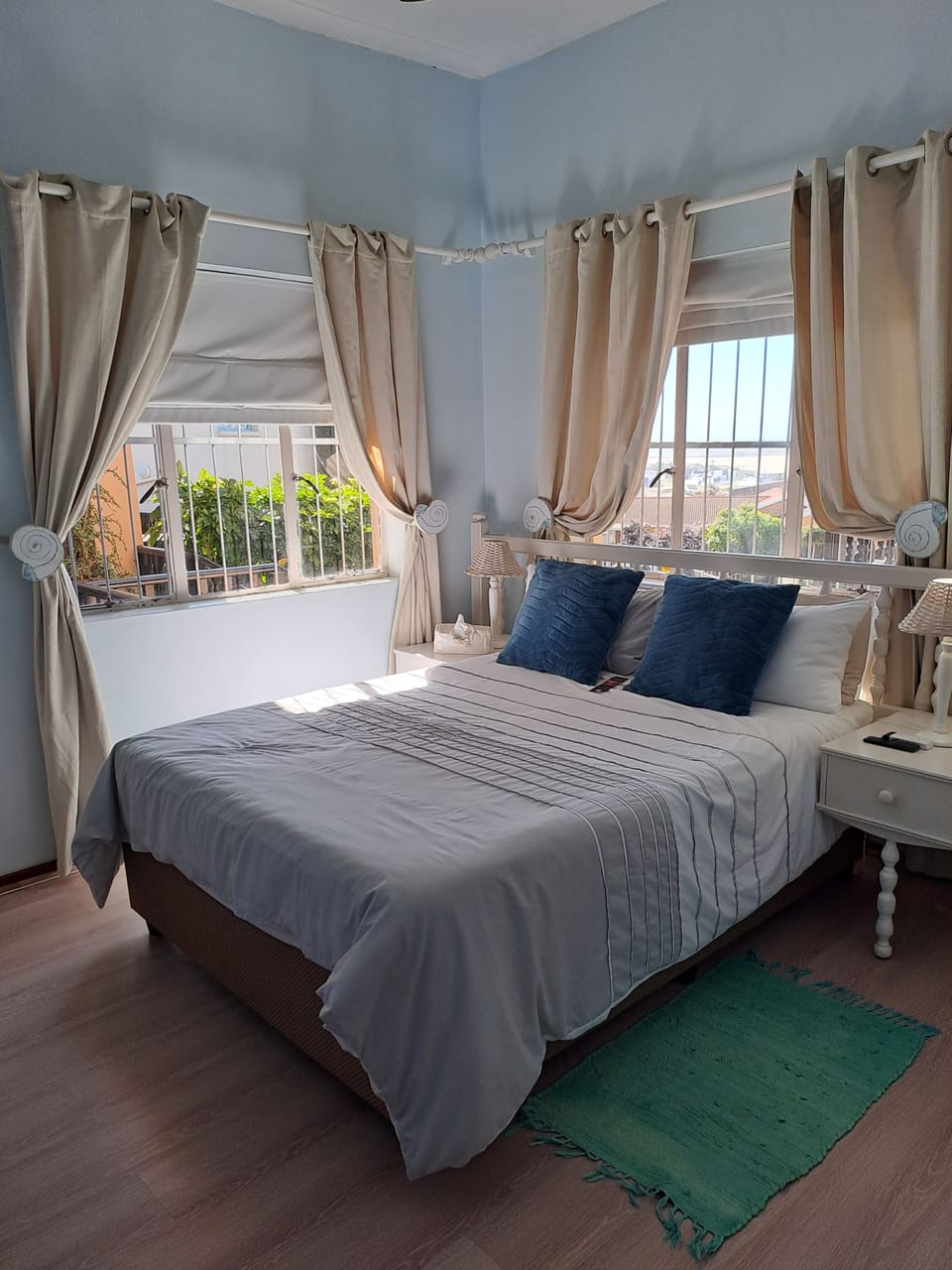 A1 Bay View  | Individually decorated, individually furnished, free WiFi, bed sheets