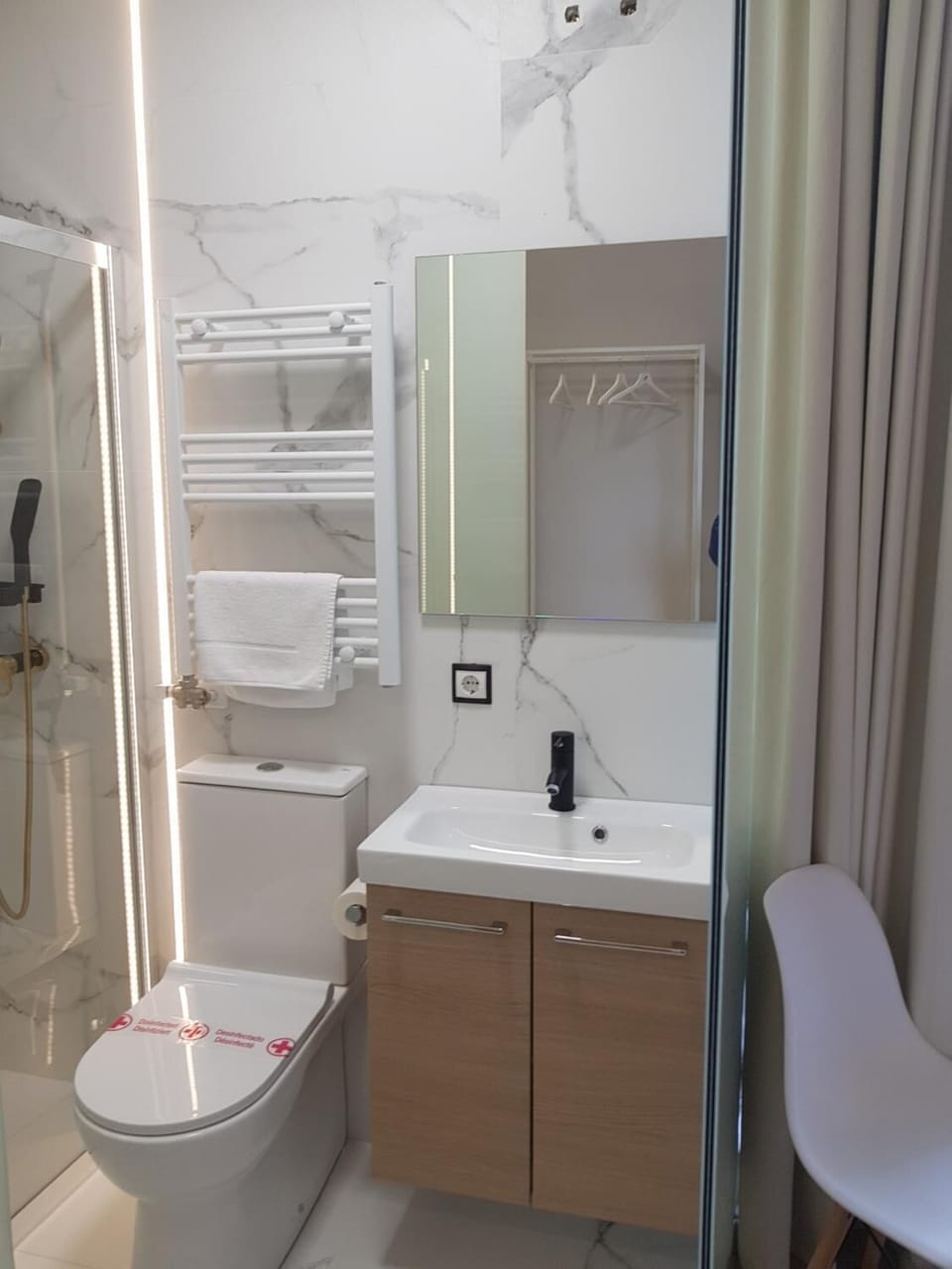 Shower, rainfall showerhead, towels