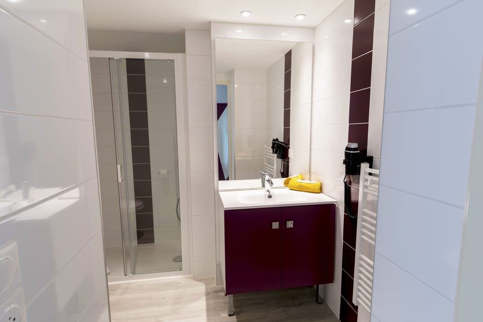 Shower, free toiletries, hair dryer, towels