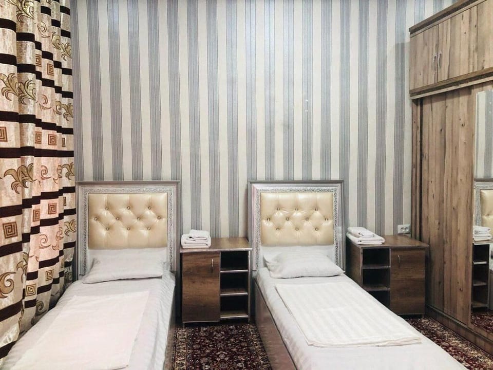 Luxury Twin Room | In-room safe, bed sheets