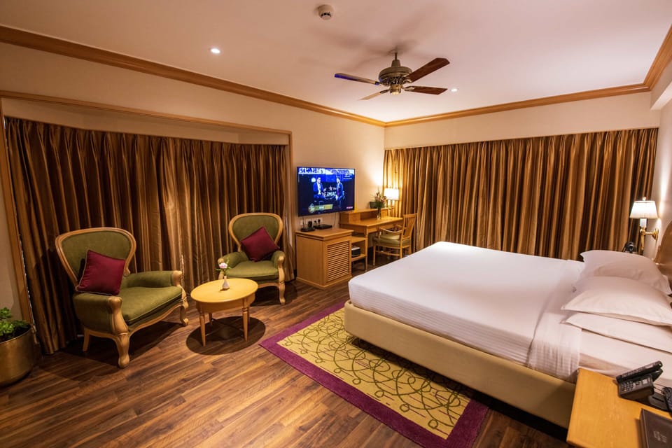 Executive Suite | Premium bedding, in-room safe, individually decorated