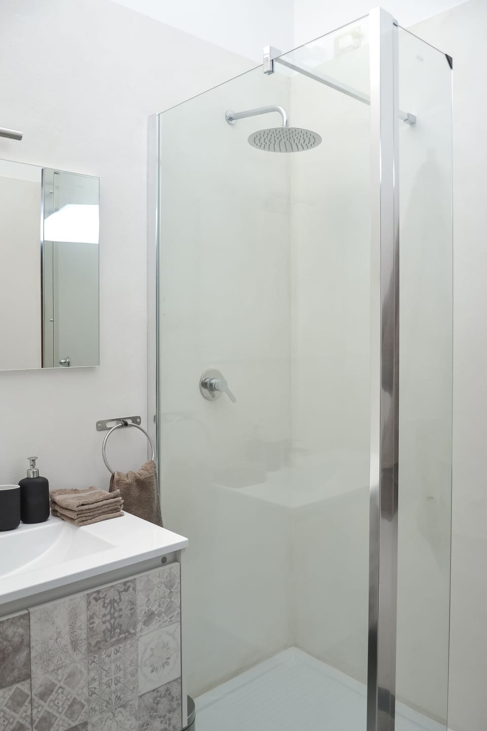 Classic Double or Twin Room, Garden View (Porta Ticinese) | Bathroom | Shower, hair dryer, bathrobes, bidet