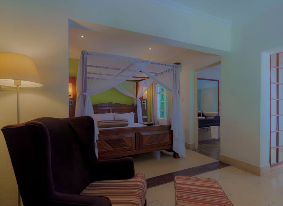 Executive Suite | Down comforters, memory foam beds, minibar, in-room safe