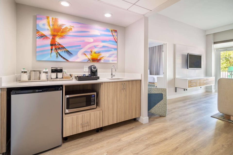 Suite, 2 Queen Beds, Non Smoking (Upgrade) | Hypo-allergenic bedding, in-room safe, desk, laptop workspace