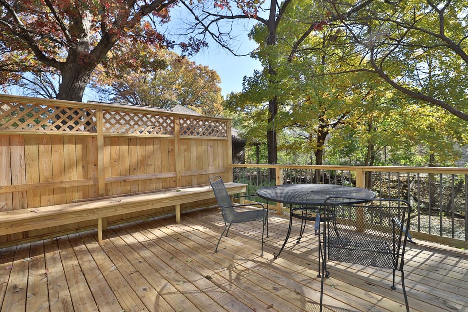 Relaxing large back deck overlooking Rock Island Trail