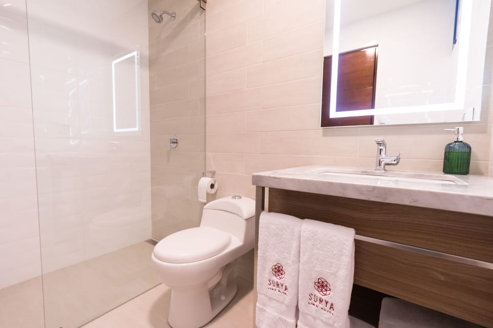 Shower, rainfall showerhead, free toiletries, hair dryer