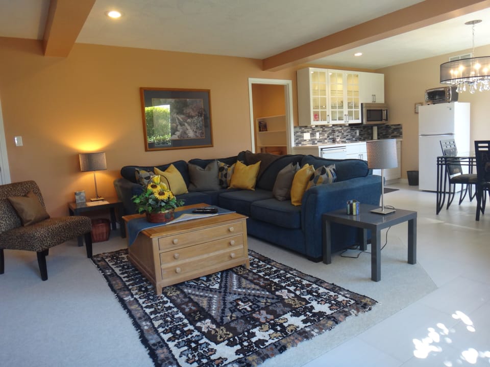 Large living room to relax in