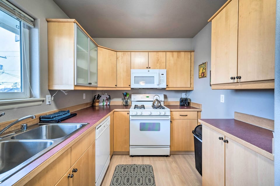 Fully Equipped Kitchen | Toaster