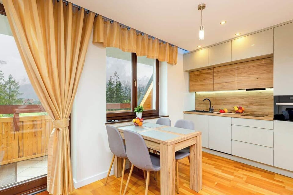 Modern, fully equipped kitchenette. 
