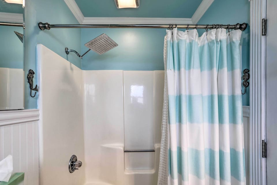 Rinse off lingering salt water in the shower/tub combo.