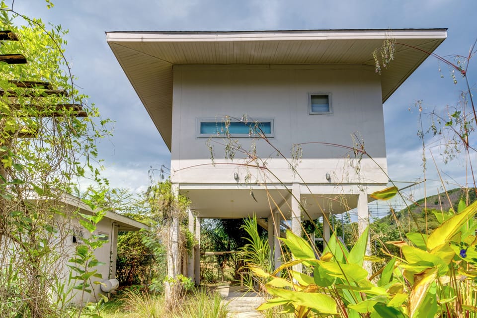 Deluxe Studio Suite | Hypo-allergenic bedding, in-room safe, individually decorated, desk