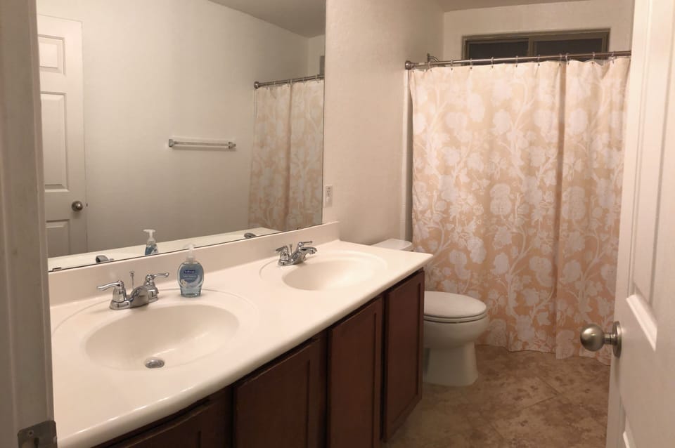 Upstairs Bathroom 