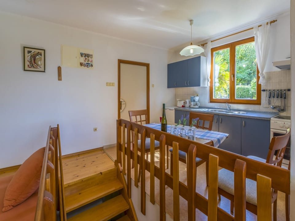 Private kitchen | Fridge, oven, stovetop, espresso maker