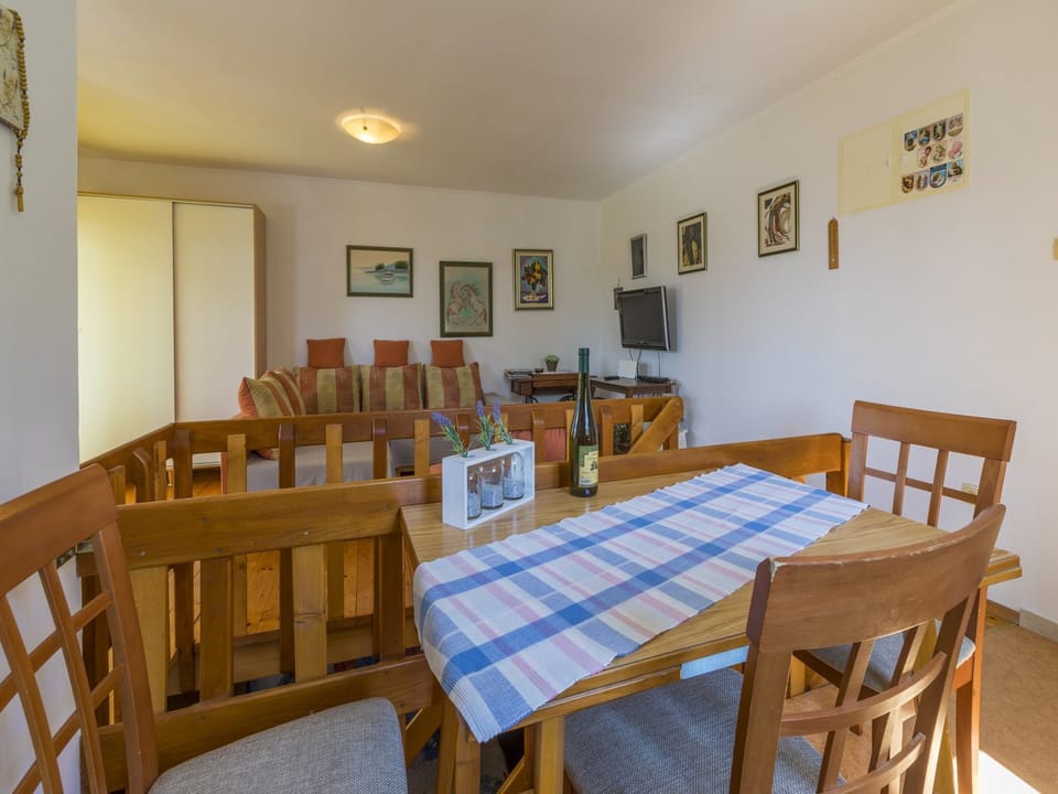 Private kitchen | Fridge, oven, stovetop, espresso maker