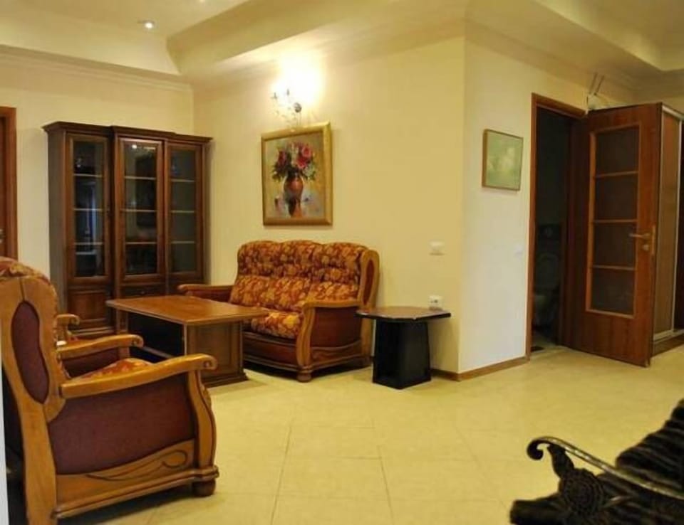 Apartment | Living area | TV