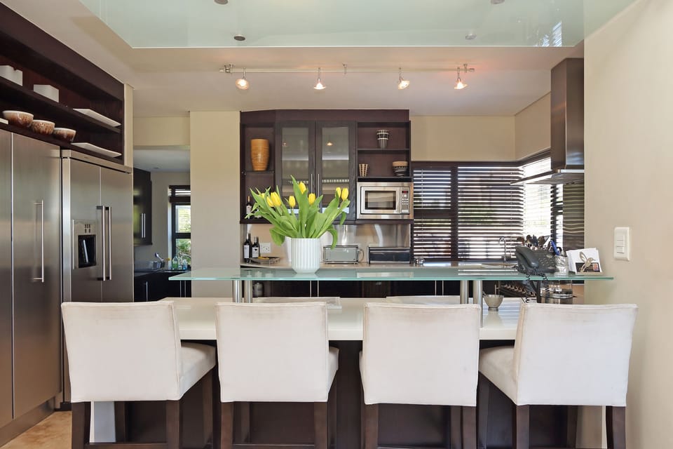 Deluxe Villa, 3 Bedrooms | In-room dining