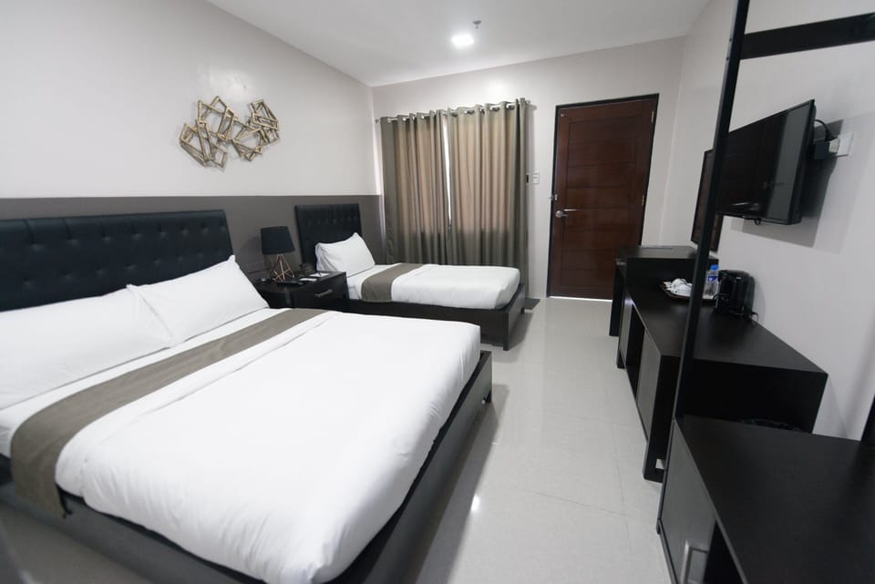 Executive Room | Desk, laptop workspace, blackout drapes, iron/ironing board (on request)