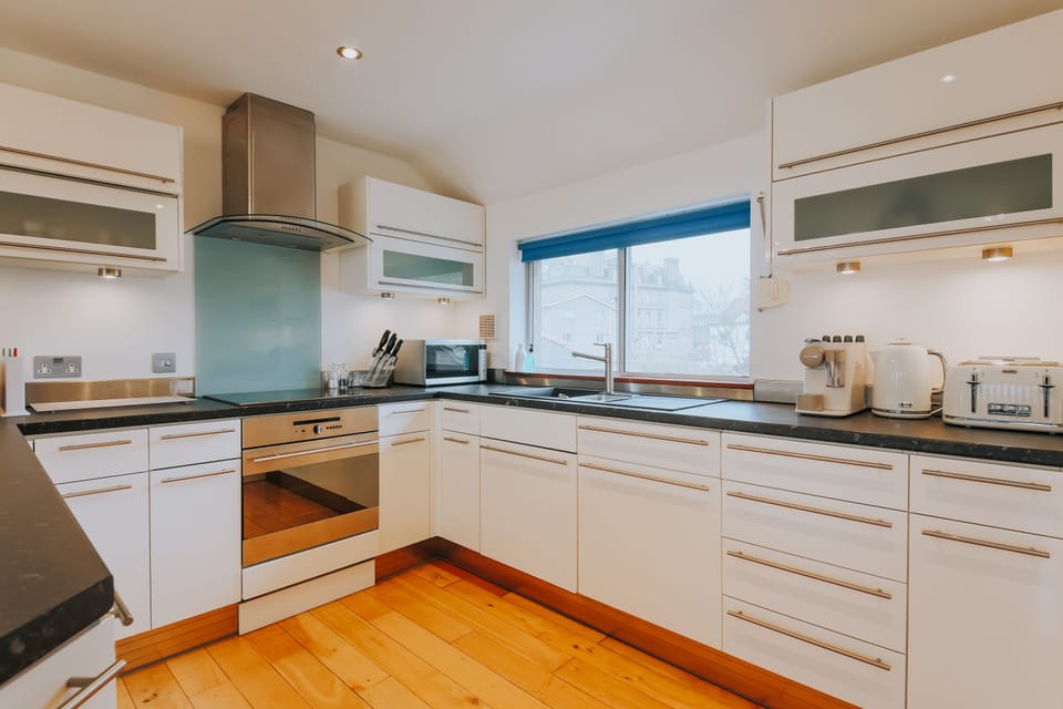 The Penthouse | Private kitchen | Fridge, microwave, oven, stovetop