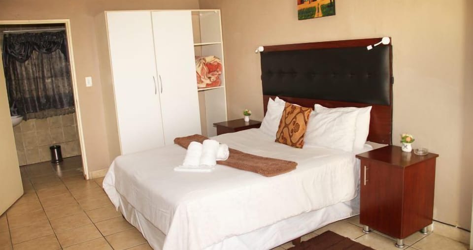 Standard Double Room | In-room safe, desk, blackout drapes, iron/ironing board
