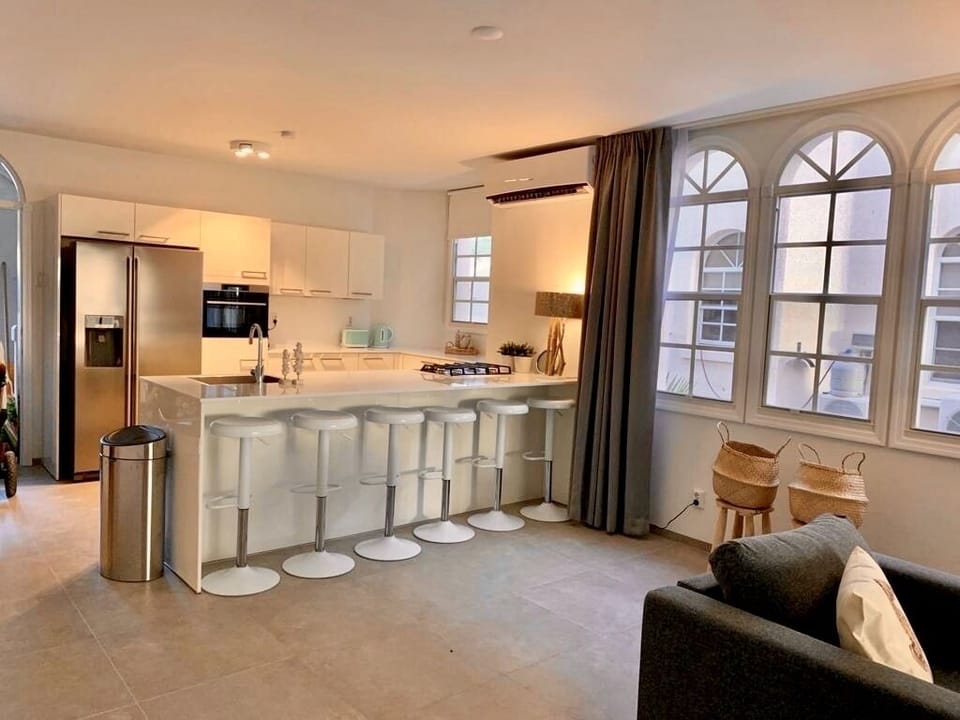 Breakfast bar in the kitchen
