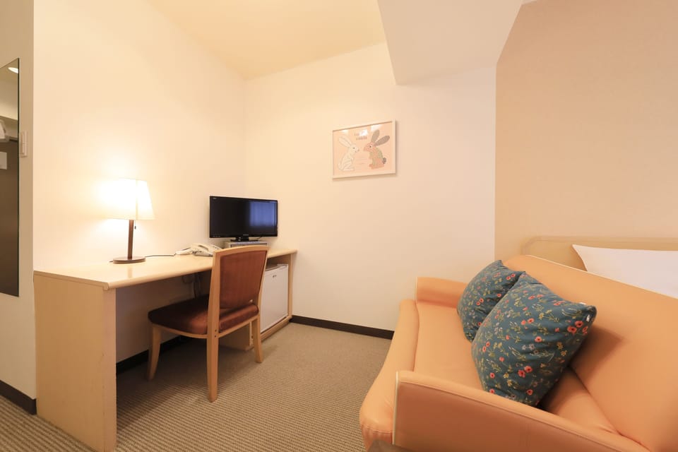 Twin Room, 2 Single Beds, Non Smoking | Desk, blackout drapes, soundproofing, iron/ironing board