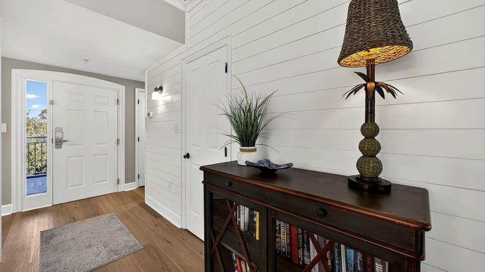 There is a 2nd Full Bathroom near Kitchen
