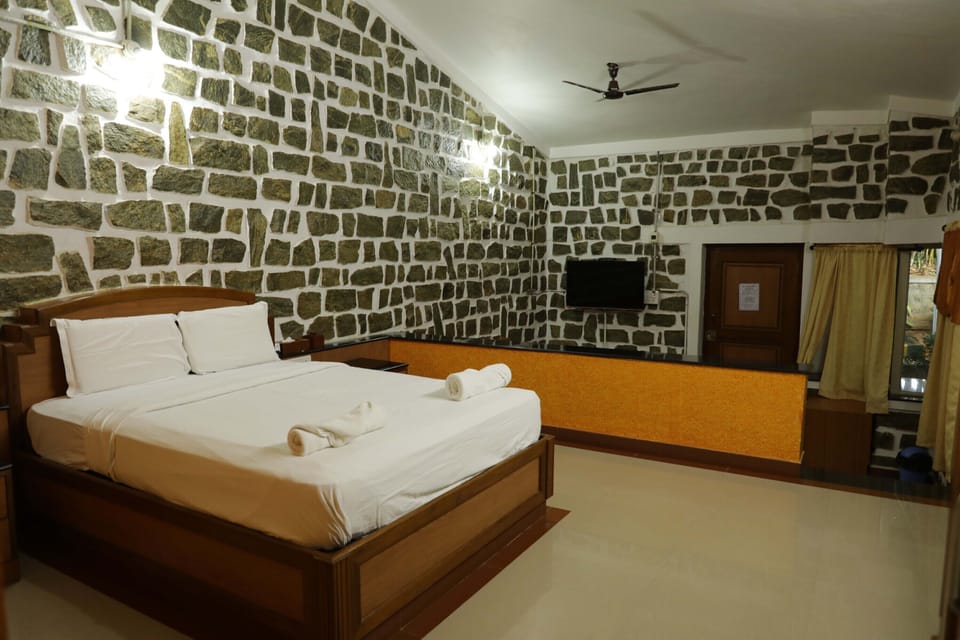 Cottage Room | Desk, iron/ironing board (on request), WiFi (free)