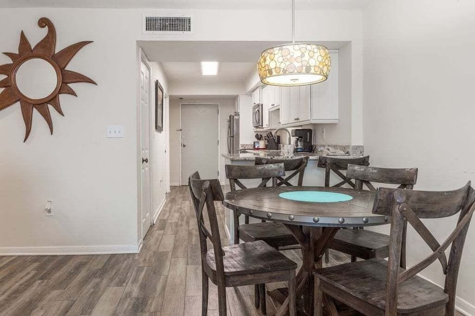 Condo, 2 Bedrooms | Dining