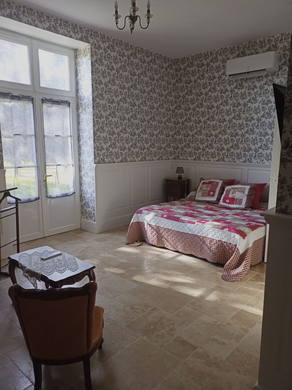 Basic Double or Twin Room, 1 Bedroom, Non Smoking (Emeraude) | Desk, soundproofing, free WiFi, bed sheets