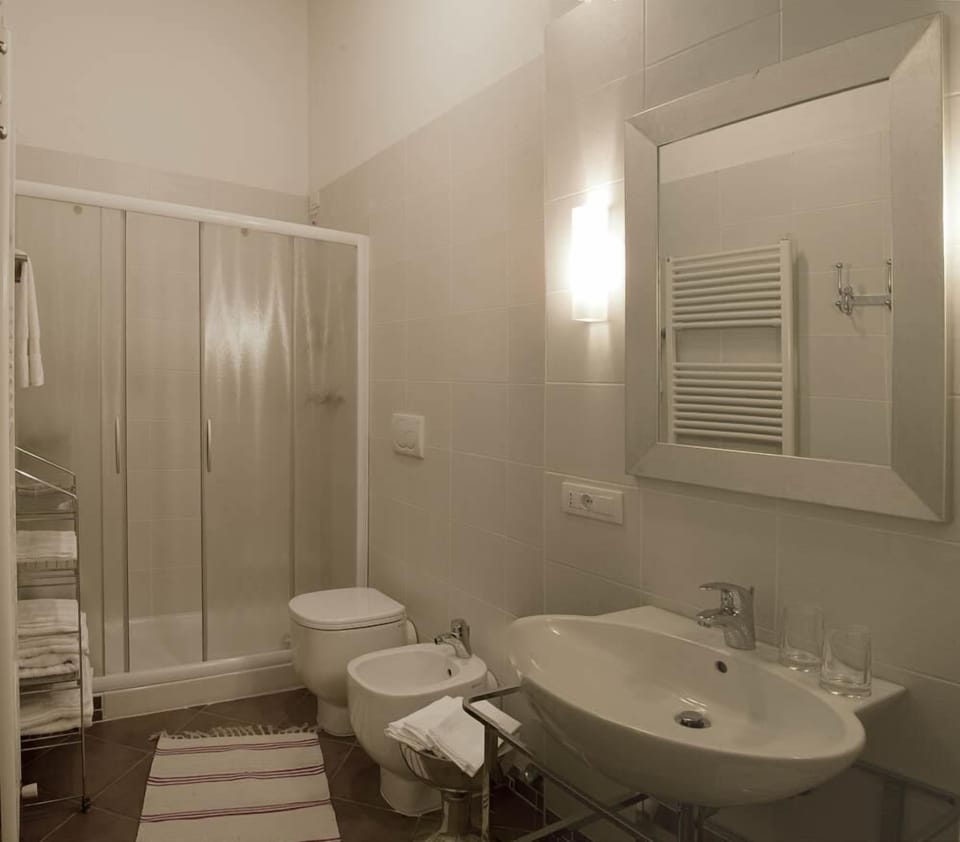 Double Room (2) | Bathroom | Shower, hair dryer, bidet, towels