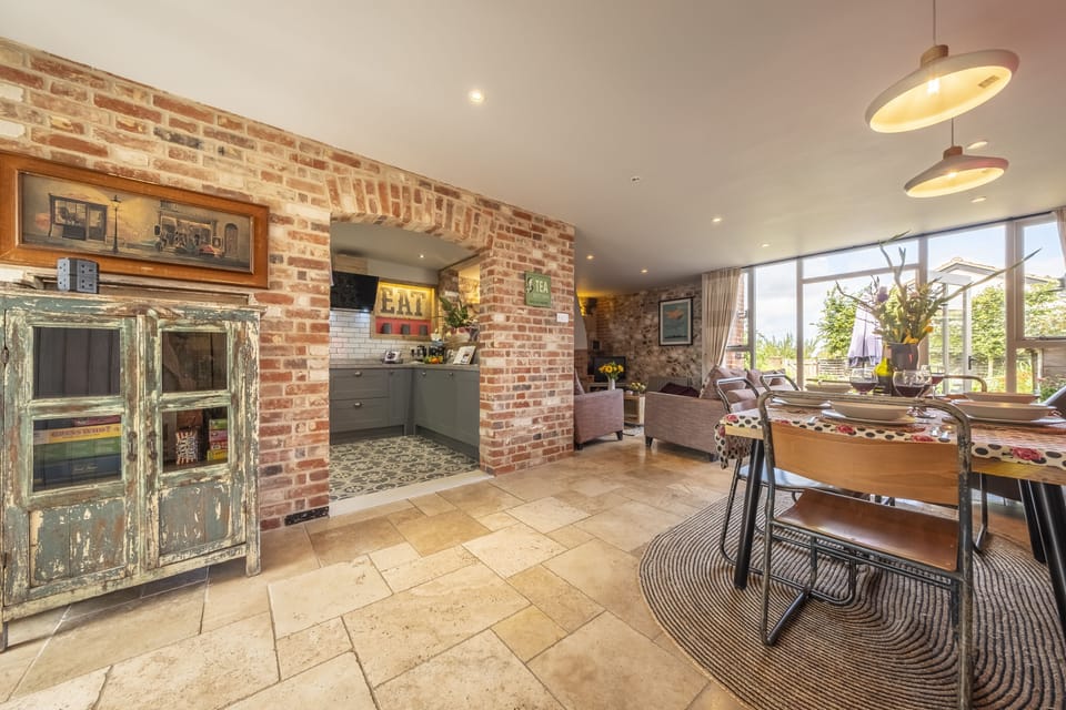 Cog Cottage, Great Walsingham: Open-plan ground floor living environment