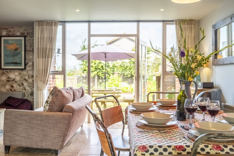 Ground floor: Open-plan siting area looking into the garden