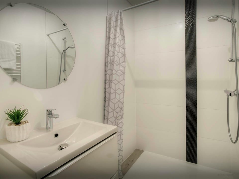 Shower room - floor -1