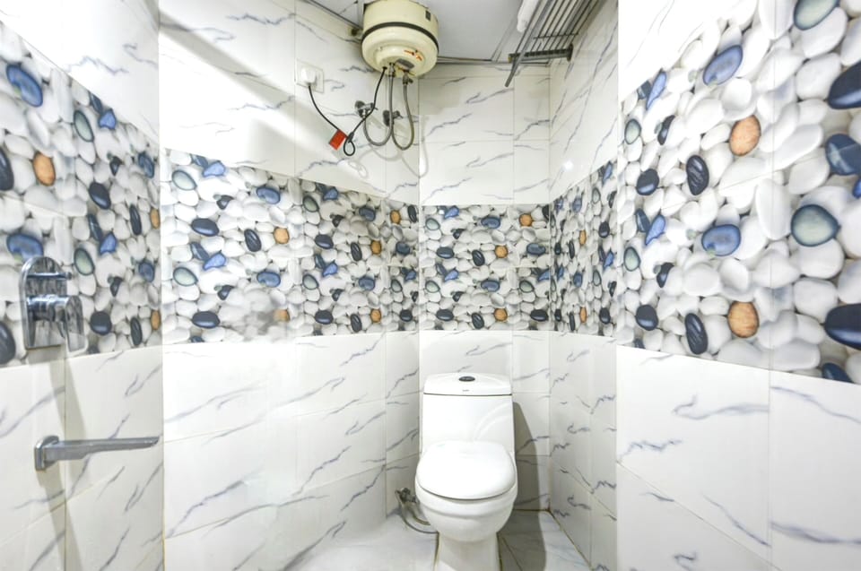 Shower, hydromassage showerhead, towels, soap