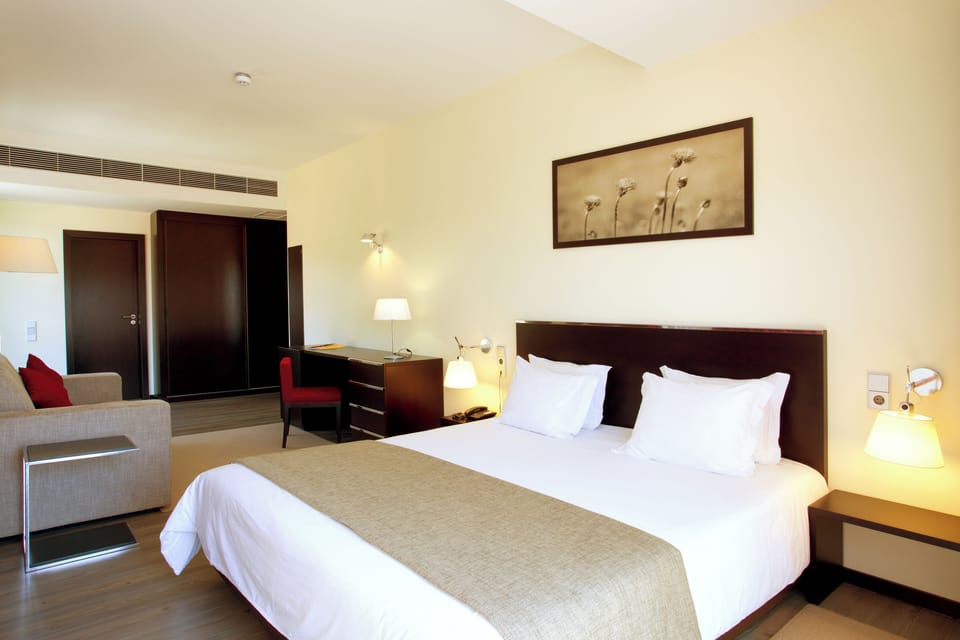 Suite Junior - Nord | Minibar, in-room safe, iron/ironing board, free WiFi