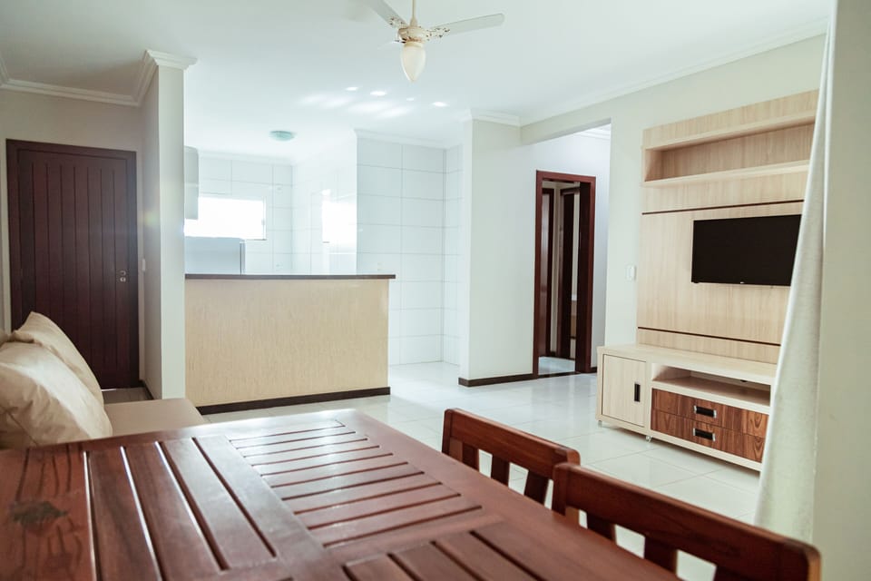 Family Suite | Living area | 32-inch TV with satellite channels