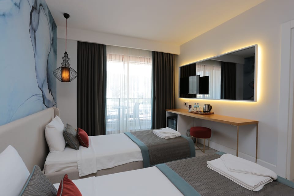 Family Room | Laptop workspace, blackout drapes, free cribs/infant beds, free WiFi