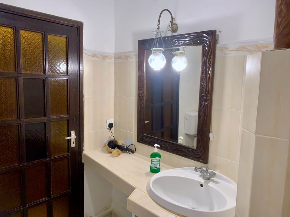 Shower, free toiletries, hair dryer, bathrobes
