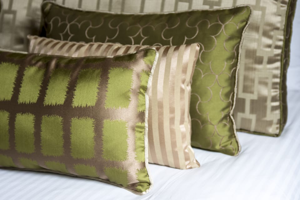 Standard Studio with King Bed | Hypo-allergenic bedding, down comforters, minibar, in-room safe