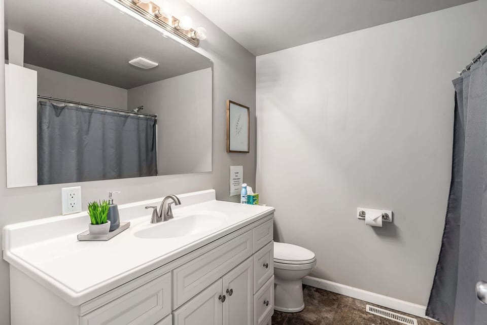 Main Floor Full Bath