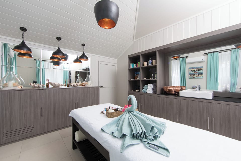 1 treatment room, massages