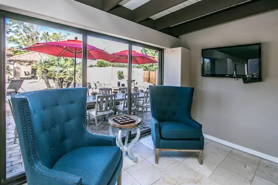 Sitting area off dining room
