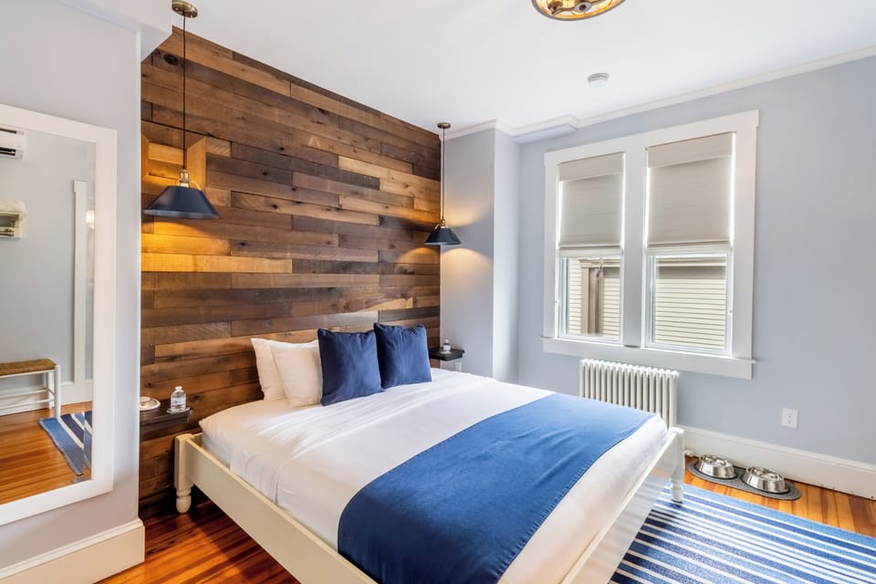 Room 8 | Individually decorated, individually furnished, iron/ironing board