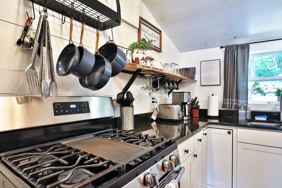 Eat in Kitchen, with gas stove 