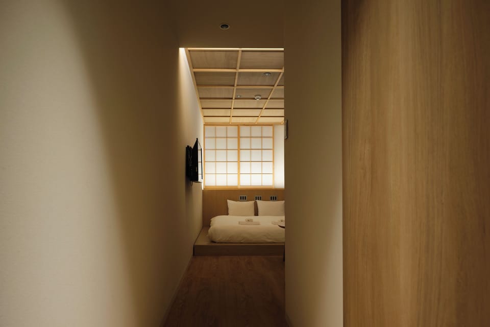 Hypo-allergenic bedding, Select Comfort beds, in-room safe
